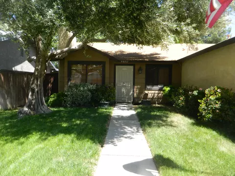 44102 Fenhold St E, Lancaster, CA 93535 photo 2