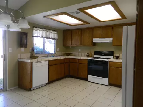 44102 Fenhold St E, Lancaster, CA 93535 photo 4