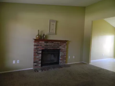 44102 Fenhold St E, Lancaster, CA 93535 photo 3