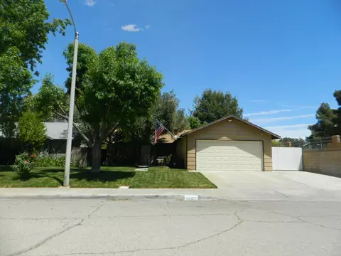 44102 Fenhold St E, Lancaster, CA 93535 photo 1