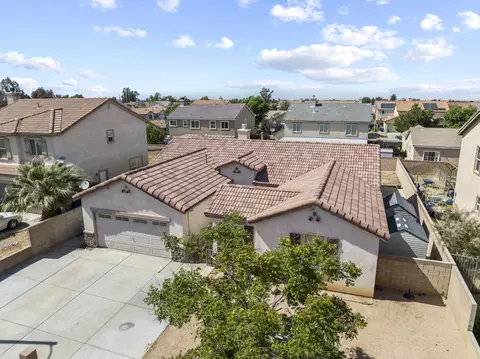 2425 Estrella Ct, Palmdale, CA 93550 photo 2