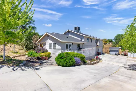21301 Prospect Ave, Tehachapi, CA 93561 photo 3