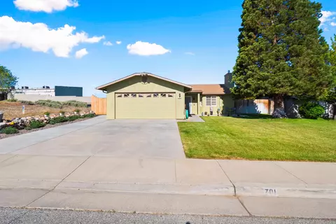 701 Las Colinas St, Tehachapi, CA 93561 photo 1