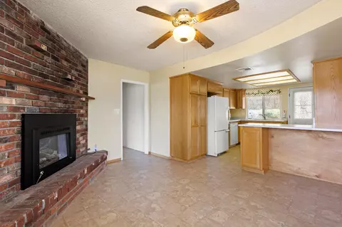 20824 Brentwood Dr, Tehachapi, CA 93561 photo 5