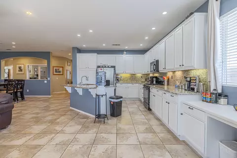 6036 Starview Dr, Lancaster, CA 93536 photo 4