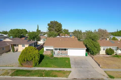 45454 Elm Ave, Lancaster, CA 93534 photo 2