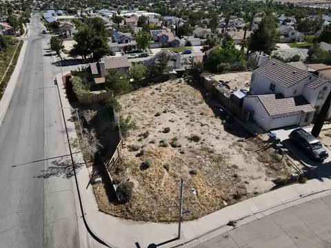 1371 Leopard Ct, Palmdale, CA 93551 photo 2