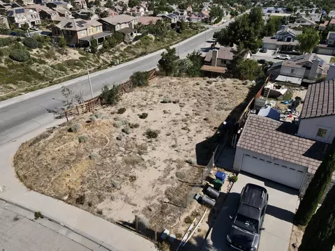 1371 Leopard Ct, Palmdale, CA 93551 photo 3