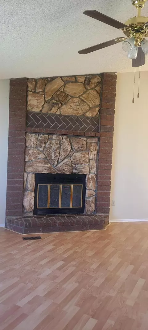 14313 Somerset Dr, Mojave, CA 93501 photo 7