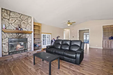 25740 W Ave B, Lancaster, CA 93536 photo 7