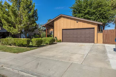 44439 E 13th St, Lancaster, CA 93535 photo 2