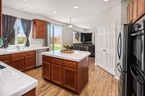 8822 Mora Ct, Lancaster, CA 93536 photo 10