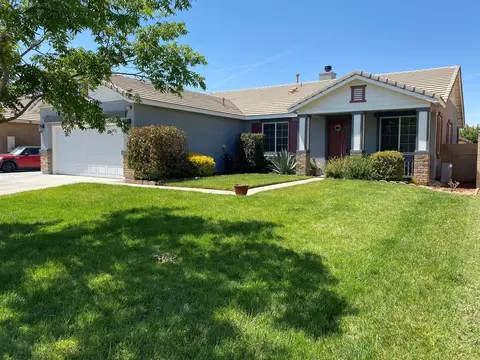 3739 E Saddleback Dr, Palmdale, CA 93550 photo 2