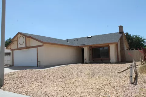 37919 Janus Dr, Palmdale, CA 93550 photo 2