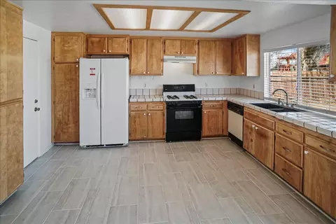 41004 E 174th St, Lancaster, CA 93535 photo 4