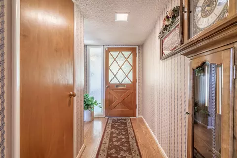 706 Mulberry St, Tehachapi, CA 93561 photo 4