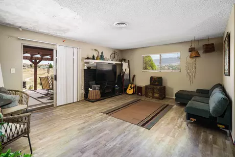 22808 Woodford-tehachapi Rd, Tehachapi, CA 93561 photo 4