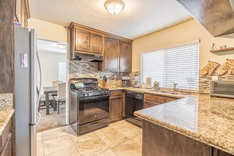 44004 Andale Ave, Lancaster, CA 93535 photo 4