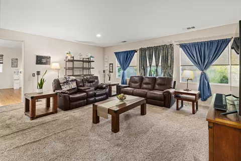43527 Blossom Dr, Lancaster, CA 93536 photo 10