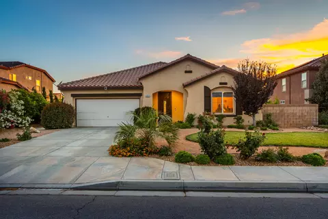 43527 Blossom Dr, Lancaster, CA 93536 photo 2