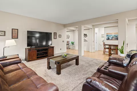 43527 Blossom Dr, Lancaster, CA 93536 photo 9