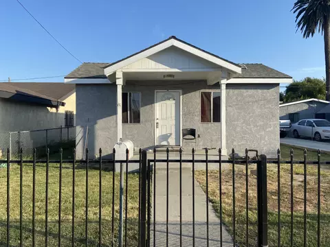 322 Poplar St, Compton, CA 90220 photo 1