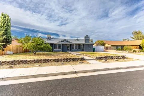 816 W Bataan Ave, Ridgecrest, CA 93555 photo 2