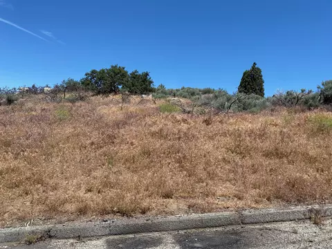 Cody Court, Tehachapi, CA 93561
