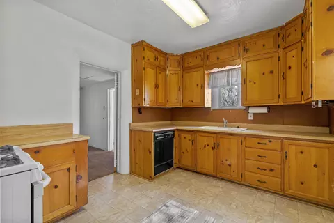 218 Valley Blvd W, Tehachapi, CA 93561 photo 11