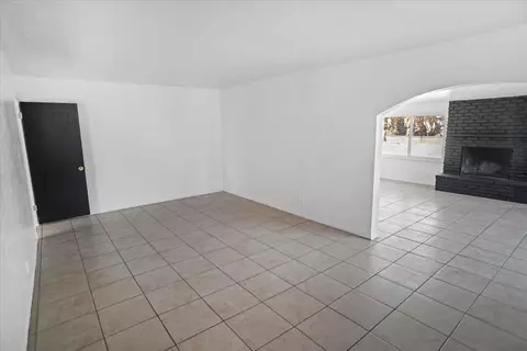 44221 2nd St E, Lancaster, CA 93535 photo 3