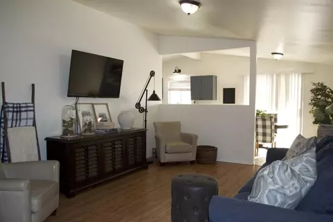 44111 Carolside Ave, Lancaster, CA 93535 photo 2
