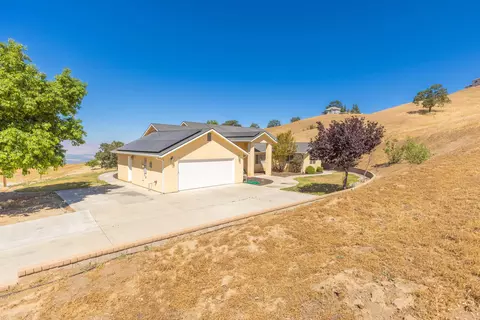 30741 Horsethief Dr, Tehachapi, CA 93561 photo 2