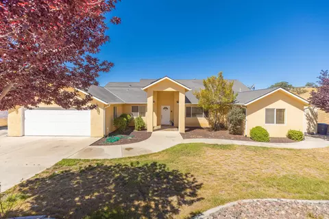 30741 Horsethief Dr, Tehachapi, CA 93561 photo 1