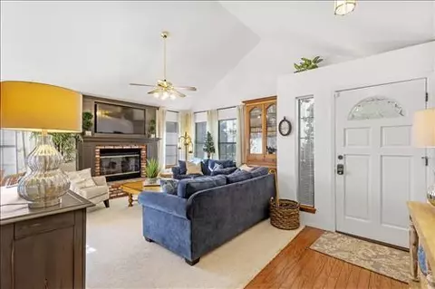 21900 Park Dr, Tehachapi, CA 93561 photo 3