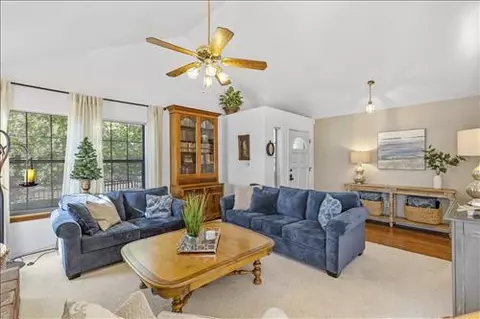 21900 Park Dr, Tehachapi, CA 93561 photo 5