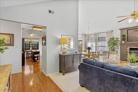 21900 Park Dr, Tehachapi, CA 93561 photo 4