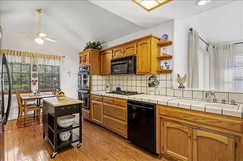 21900 Park Dr, Tehachapi, CA 93561 photo 8