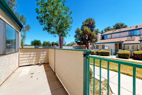 44526 E 15th St UNIT 16, Lancaster, CA 93535 photo 3