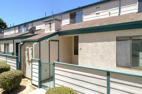 44526 E 15th St UNIT 16, Lancaster, CA 93535 photo 2
