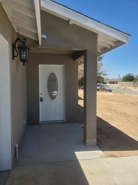 8900 Nipa Ave, California City, CA 93505