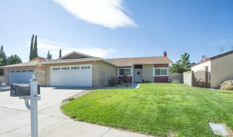 3033 Limewood Ln, Lancaster, CA 93536 photo 1