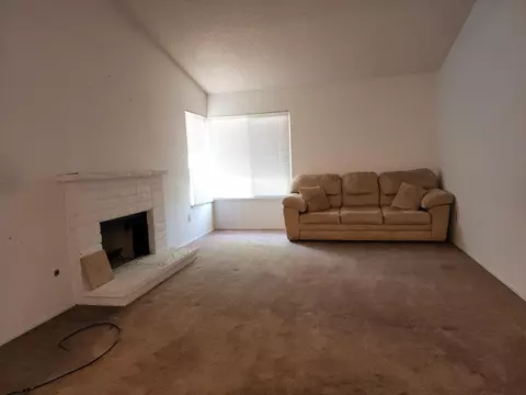 37005 32nd St E, Palmdale, CA 93550 photo 2