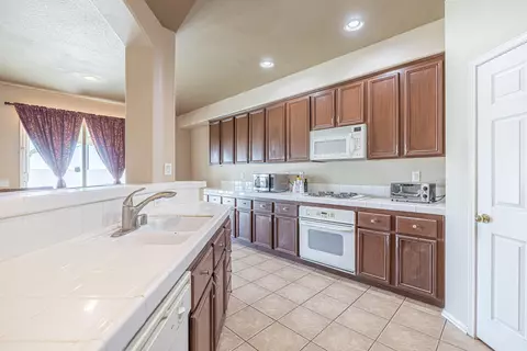 3501 Sungate Dr, Palmdale, CA 93551 photo 9
