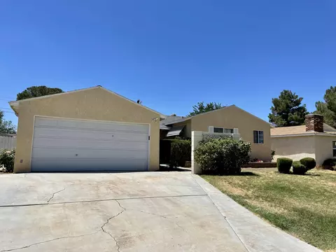 1406 W Kettering St, Lancaster, CA 93534 photo 2