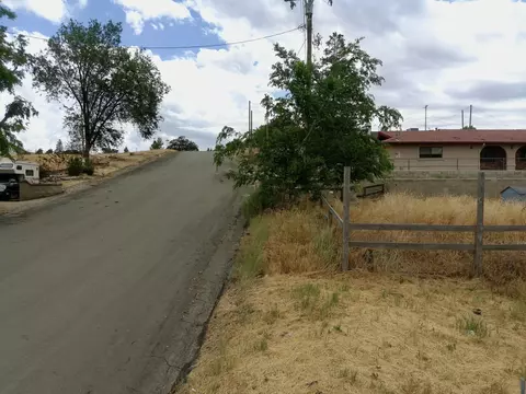 20012 Springhill Ave, Tehachapi, CA 93561 photo 6