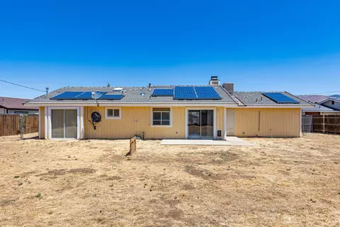 19932 Luana Dr, Tehachapi, CA 93561 photo 3