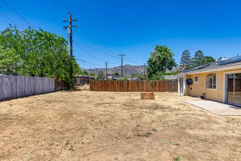 19932 Luana Dr, Tehachapi, CA 93561 photo 4