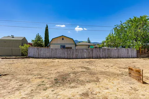 19932 Luana Dr, Tehachapi, CA 93561 photo 6
