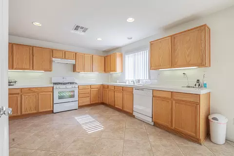 43708 Dana Dr, Lancaster, CA 93535 photo 8