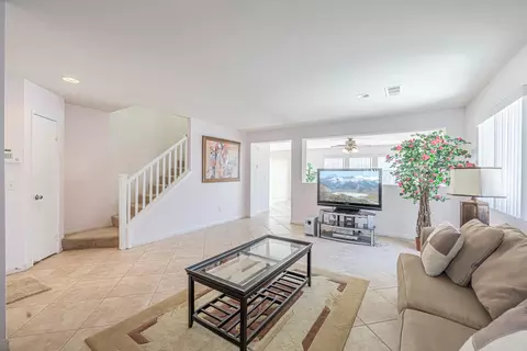 43708 Dana Dr, Lancaster, CA 93535 photo 4